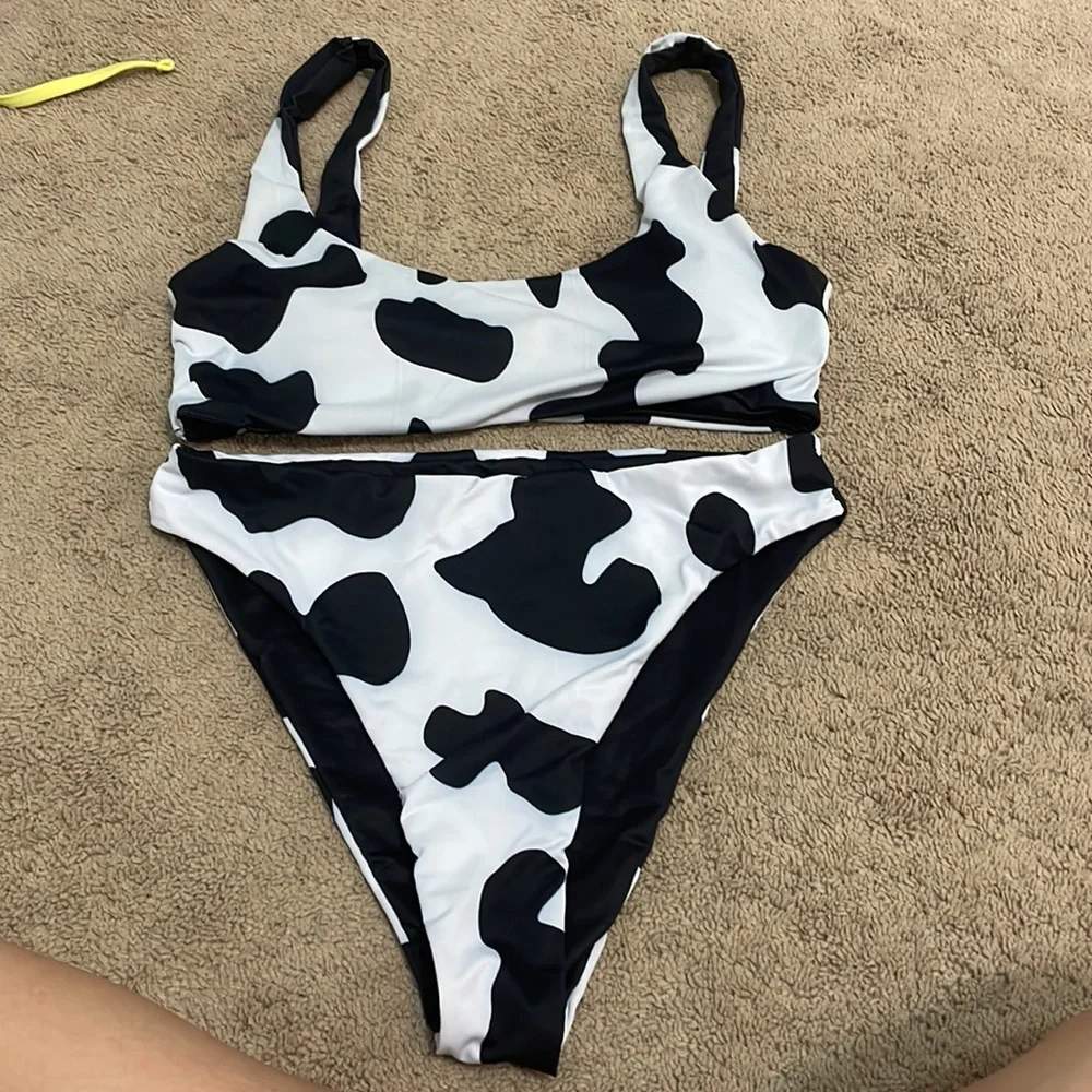 Bathing suits - Picture 11 of 15